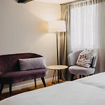 Hotel Zum Heidkrug & Cafe Lil