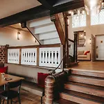 酒店 Zum Heidkrug & Cafe Lil 鲁纳
