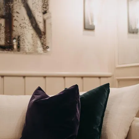 Zum Heidkrug & Cafe Lil Hotel