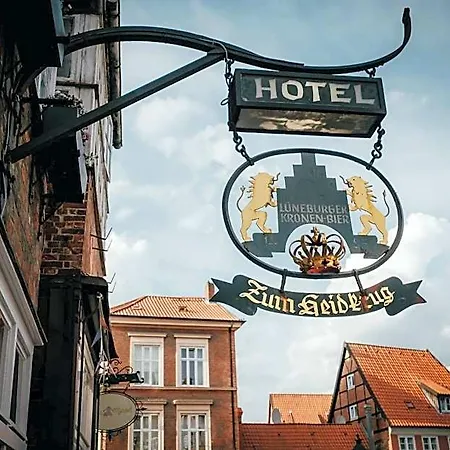 Zum Heidkrug & Cafe Lil Hotel