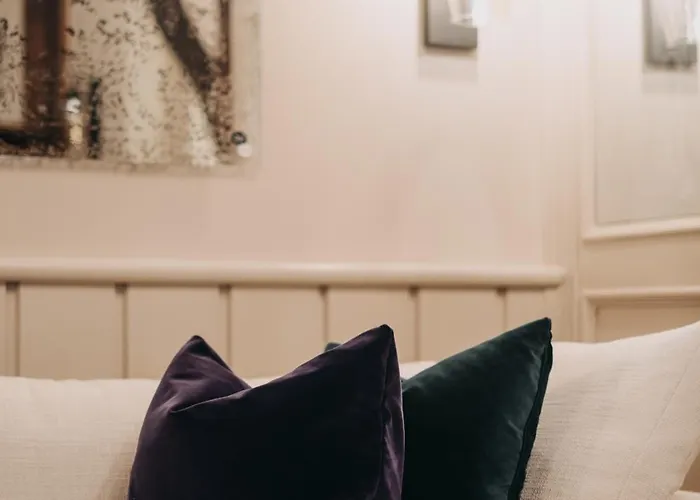 Zum Heidkrug & Cafe Lil Hotel